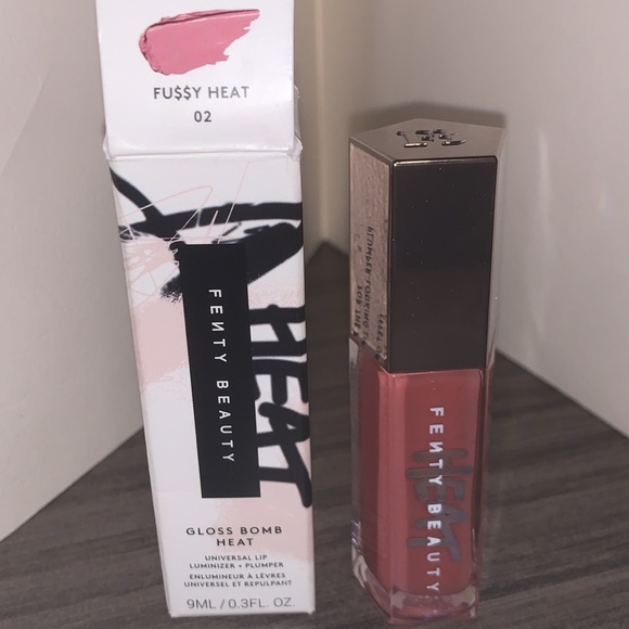 ✨Fussy Heat✨FENTY Beauty New in Box Gloss Bomb Heat - Luminizer & Plumper - Picture 6 of 8